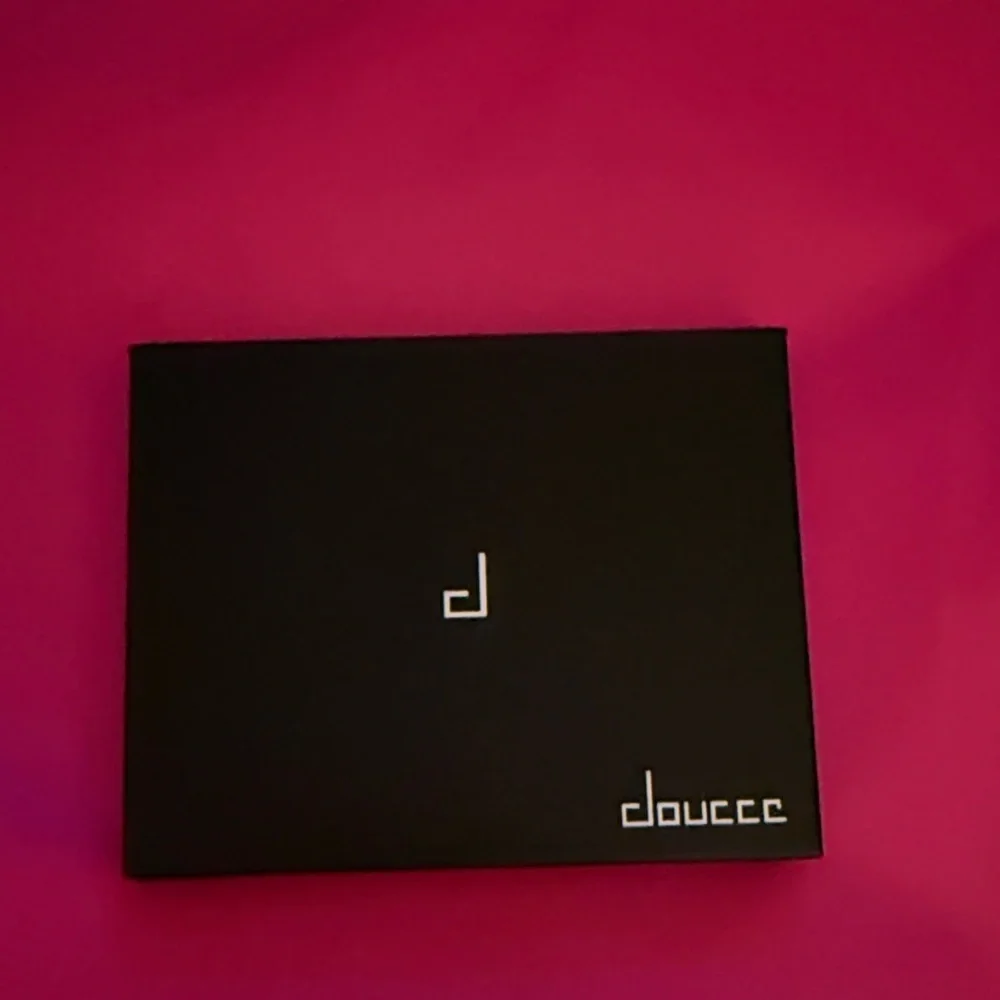 Doucce Elegant Black Cosmetic Case